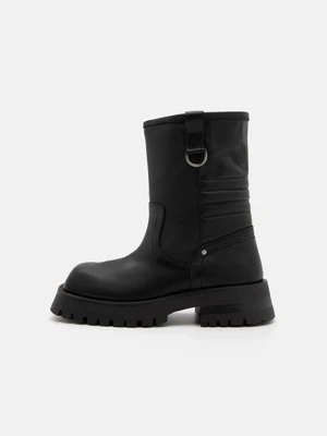 Kozaki na platformie Bronx