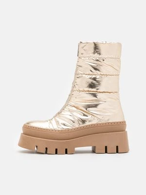 Kozaki na platformie Bronx