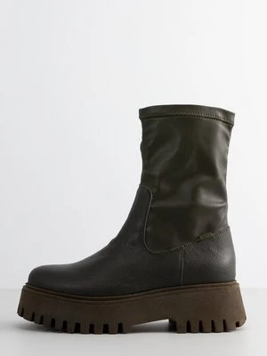 Kozaki na platformie Bronx