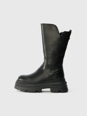 Kozaki na platformie Buffalo