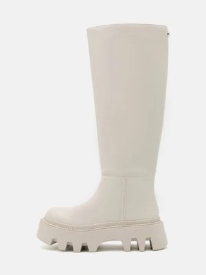 Kozaki na platformie Buffalo