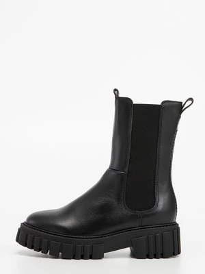 Kozaki na platformie Clarks