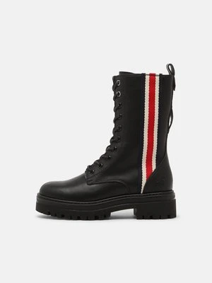 Kozaki na platformie Dockers by Gerli