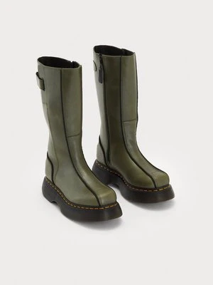 Kozaki na platformie Dr. Martens