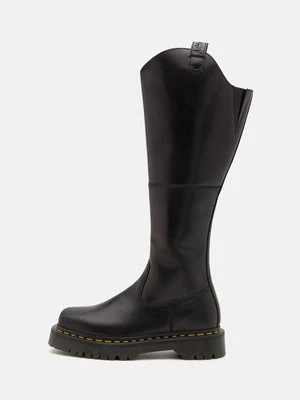 Kozaki na platformie Dr. Martens