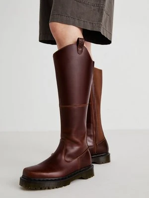 Kozaki na platformie Dr. Martens
