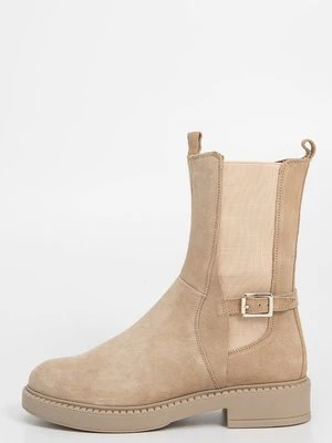 Kozaki na platformie Dune London