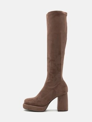 Kozaki na platformie Even&Odd