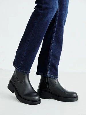 Kozaki na platformie Even&Odd