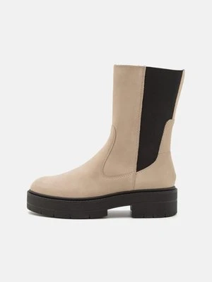 Kozaki na platformie Geox