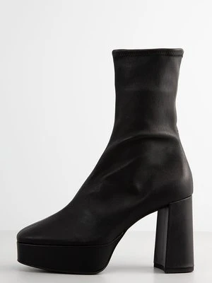 Kozaki na platformie Högl