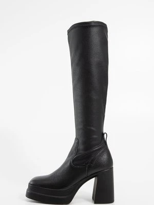 Kozaki na platformie Jonak