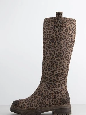 Kozaki na platformie Lazamani