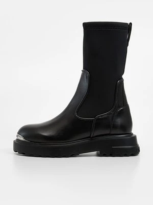 Kozaki na platformie Love Moschino