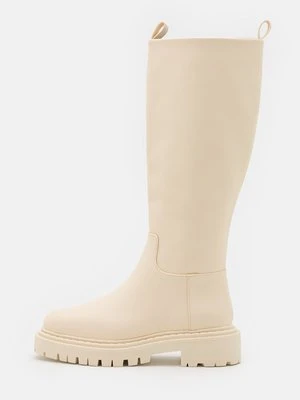 Kozaki na platformie Monki