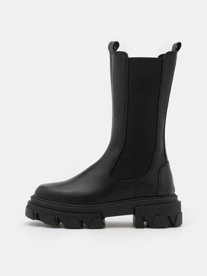 Kozaki na platformie Pavement