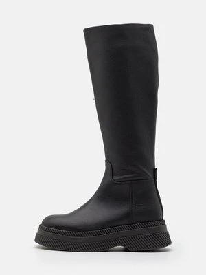 Kozaki na platformie Steve Madden