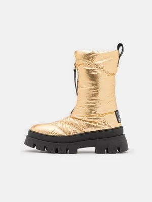 Kozaki na platformie Steve Madden
