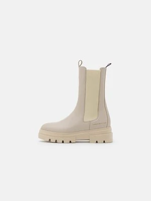 Kozaki na platformie Tommy Hilfiger