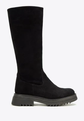 Kozaki zamszowe na platformie czarne Wittchen