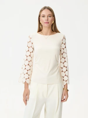 Kremowa bluzka z koronkowymi rękawami TARANKO