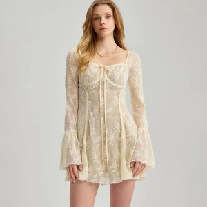 Kremowa koronkowa sukienka z dekoltem w serce i rozkloszowanymi rękawami House