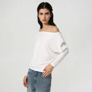 Kremowa koszulka z długim rękawem i dekoltem open shoulder House