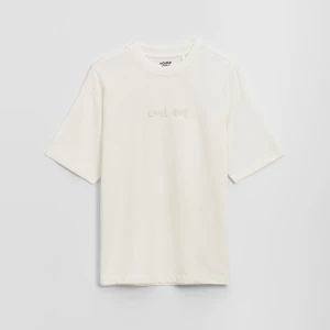 Kremowa koszulka z haftem Chill Guy House