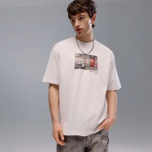 Kremowa koszulka z nadrukiem graffiti na ścianie House