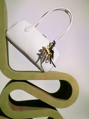 Kremowa skórzana torebka typu bagietka TARANKO