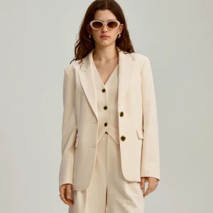 Kremowa taliowana marynarka jednorzędowa House