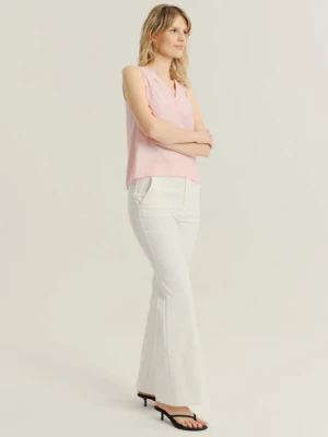 Kremowe eleganckie spodnie z rozszerzaną nogawką Greenpoint