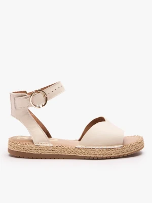 Kremowe płaskie sandały Ryłko