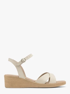 Kremowe sandały na niskiej platformie Ryłko