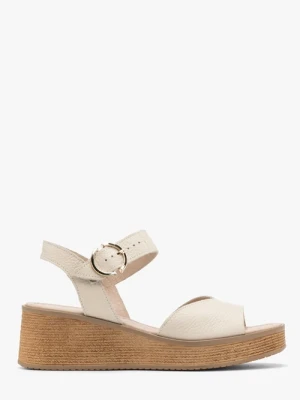 Kremowe sandały na platformie Ryłko