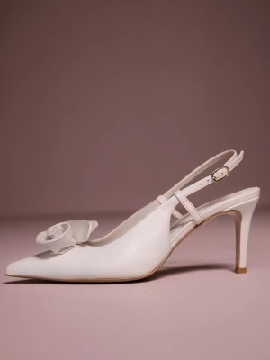 Kremowe skórzane czółenka z kwiatem i odkrytą piętą TARANKO