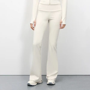 Kremowe spodnie dzwony mid waist z dzianiny ULTRAFLEX House