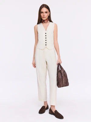 Kremowe spodnie garniturowe z zakładkami TARANKO