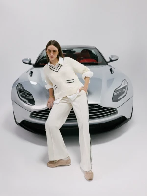 Kremowy bawełniany sweter z cekinowymi lamówkami TARANKO