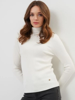Kremowy sweter damski z golfem OCHNIK