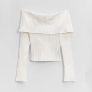 Kremowy sweter off shoulder House