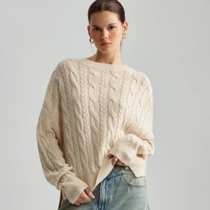 Kremowy sweter z okrągłym dekoltem House