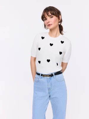 Kremowy sweterek w serca TARANKO