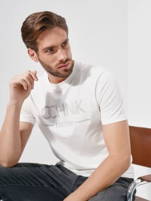 Kremowy T-shirt męski z logo OCHNIK