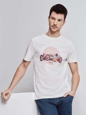 Kremowy T-shirt męski z nadrukiem OCHNIK