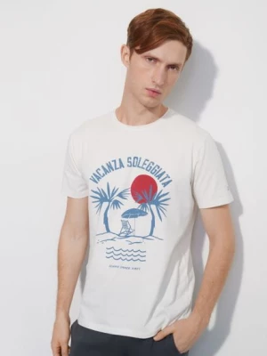 Kremowy T-shirt męski z printem OCHNIK