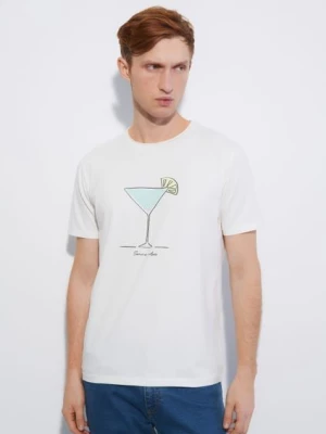 Kremowy T-shirt męski z printem OCHNIK
