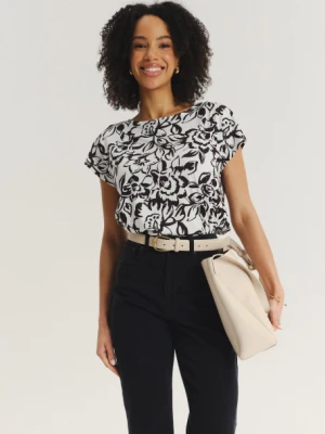 Kremowy top z nadrukiem w czarne kwiaty Greenpoint