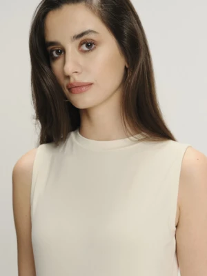 Kremowy zabudowany top bez rękawów Greenpoint