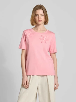 krój regular fit t-shirt z kwiatowym ozdobnym obszyciem monari